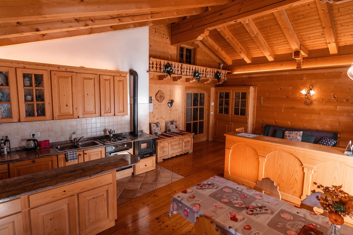 Annuncio Airbnb popolare: Panoramic apartment in the Dolomites a Auronzo Di Cadore