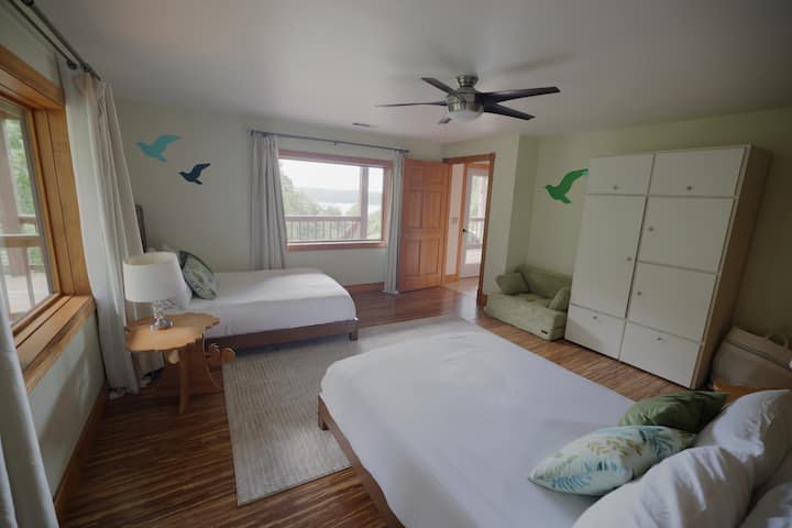 Kids Bedroom - 'Abaca' has 2 full size beds, a twin fold out couch, and an ensuite bathroom with shower.