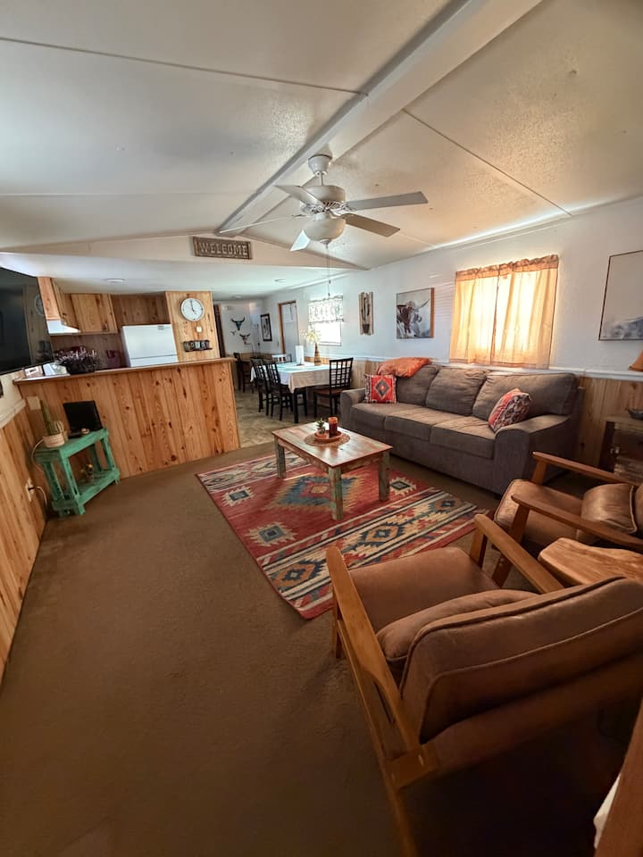 Cowboy Cottage 2 Bdrm/1 Bath (Sleeps 4) Spacious! - Hinesville, GA