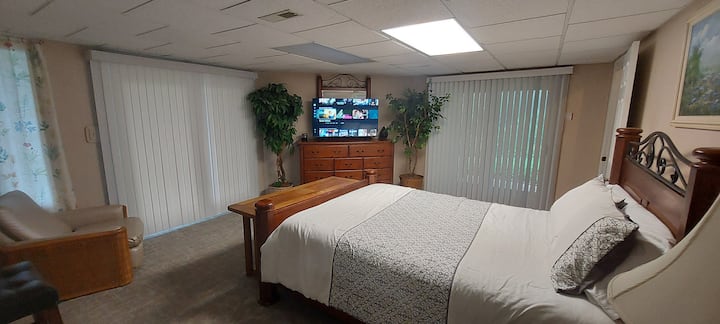 ห้องนอนสบายๆ พร้อมวิวพระอาทิตย์ขึ้นจากน้ำพุ!