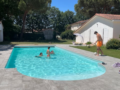Large house 10/12 people near Toulouse pool