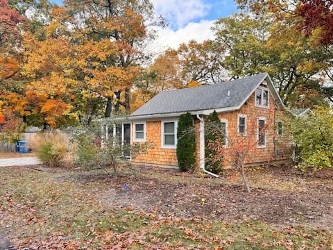 2 BR/2BA Designer Cottage! Low Fall / Winter Rates