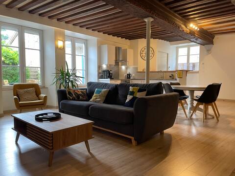 La Loge Lingone (private garage)