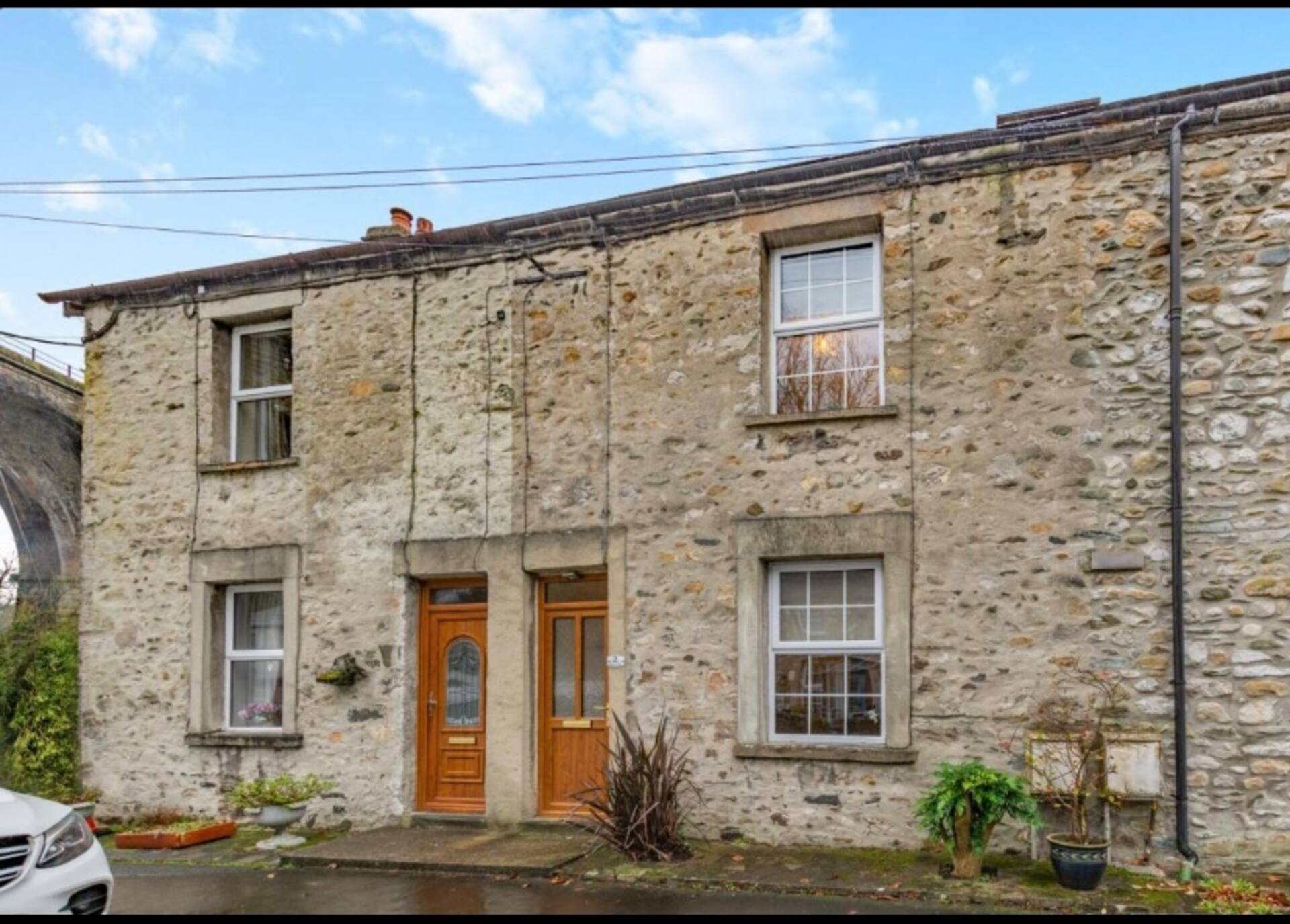 Laburnum Cottage, Ingleton Village Centre, Yorkshire Dales, Near Lake District, Pet Friendly, Off Road Parking