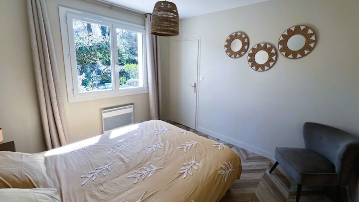 Schlafzimmer 1