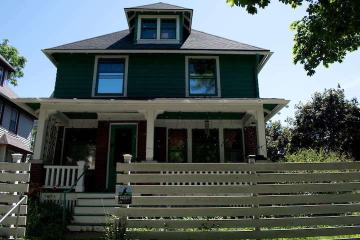 Cozy 1900 Sq Ft Home Away From Home - ミルウォーキー, WI