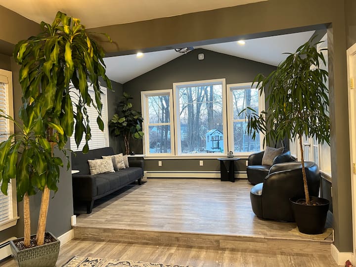 Large First Floor Apartment Right Off The 295 - Portland, ME