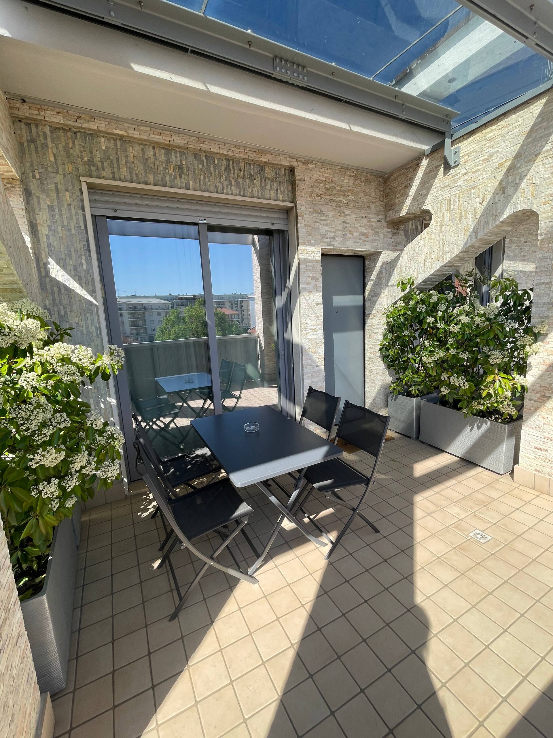 Scenic apartment in downtown CIR 00400300007