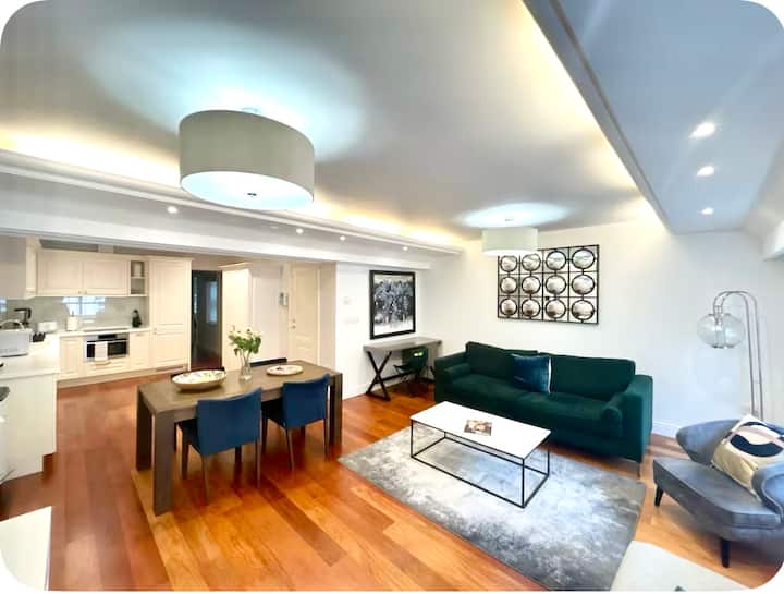 Impresionante casa con espacios abiertos. A pocos minutos de Regent Street, Bond Street y Oxford Street. Esto no es solo un alquiler de Airbnb, es una vida de alto calibre.