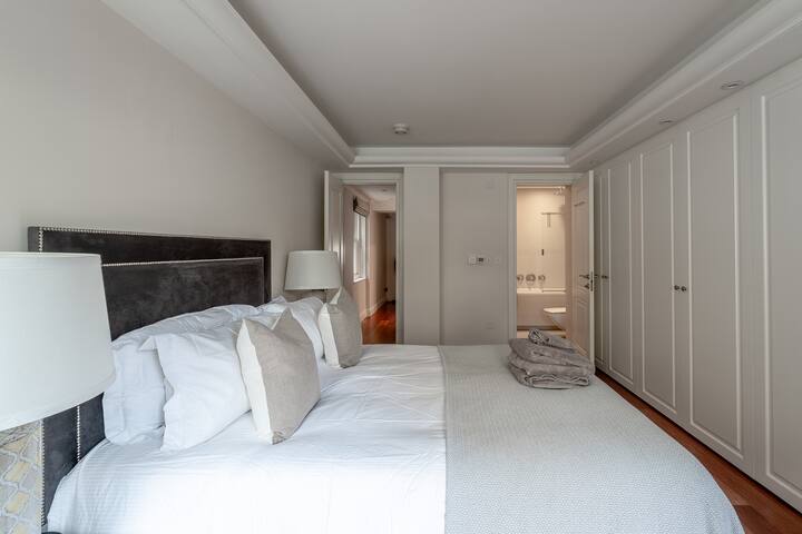 Clariges style Mayfair Residence – Hanover Square. gallery image 2