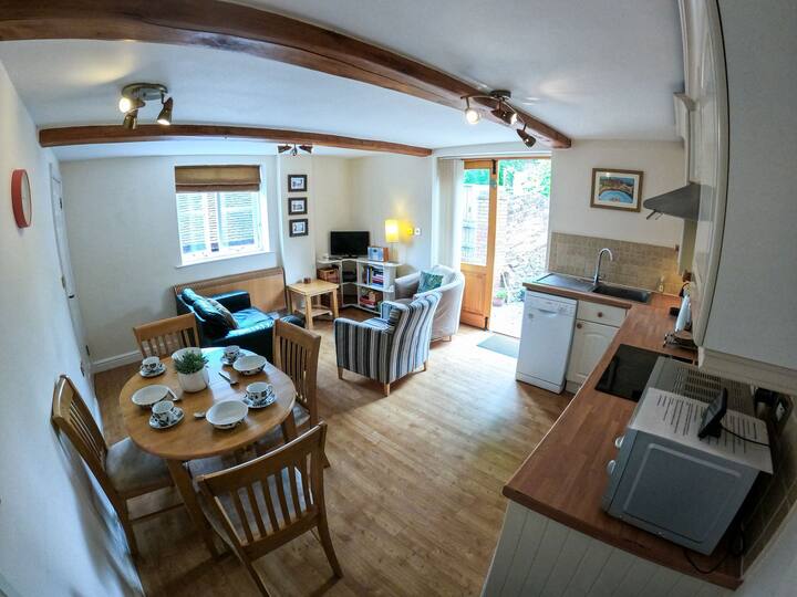 Fern Cottage - Sleeps 4 - Worcestershire