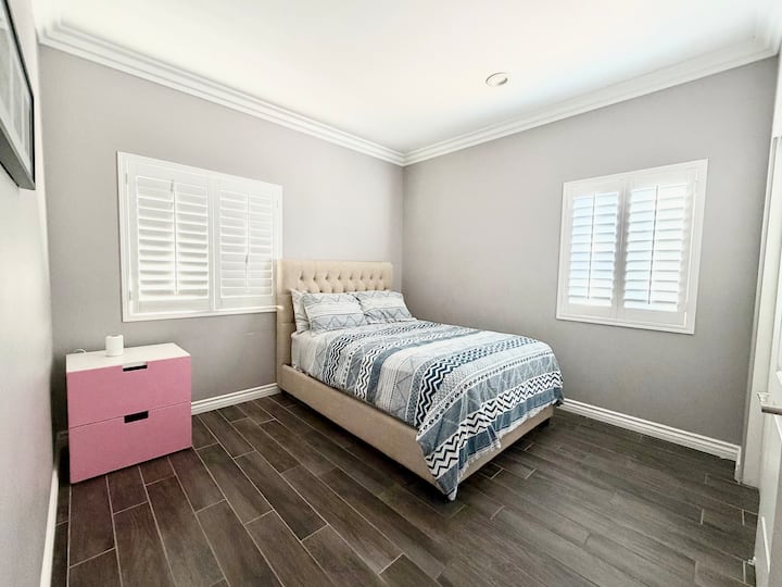 1 tweepersoonsbed met ruime kast 