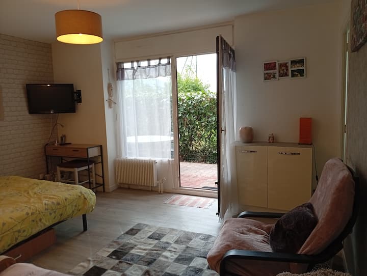 Studio 27 M² Rez De Jardin, Parking Gratuit - Aix-les-Bains