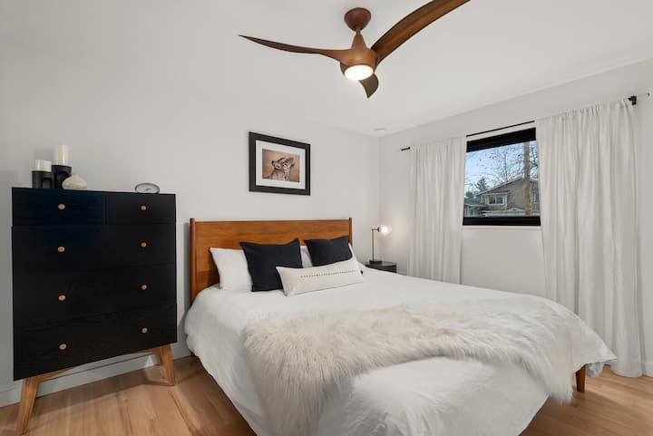 Bedroom 1 - Spacious King Retreat