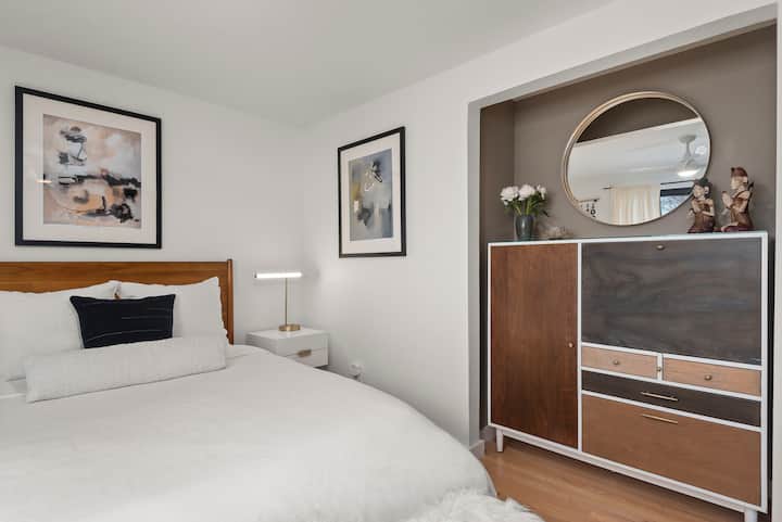 Queen Bedroom 3 – Calm Retreat