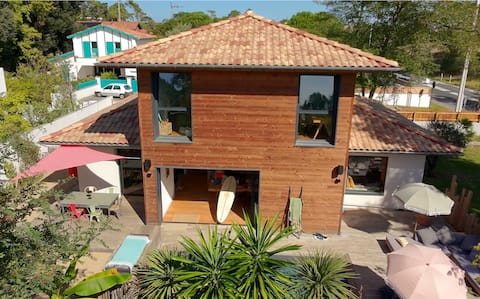 Nature villa facing the forest between golf and beaches.