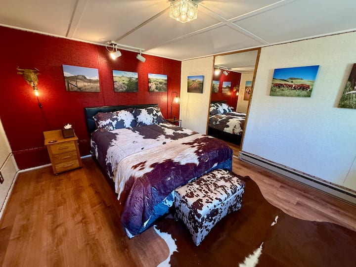 Bedroom two is our Hereford theme room that explains the history of the ranch and the cattle that built it.