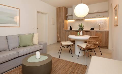 Top performing Airbnb: 2BR Near Beaches with Shady Terrace & Parking in Općina Bol