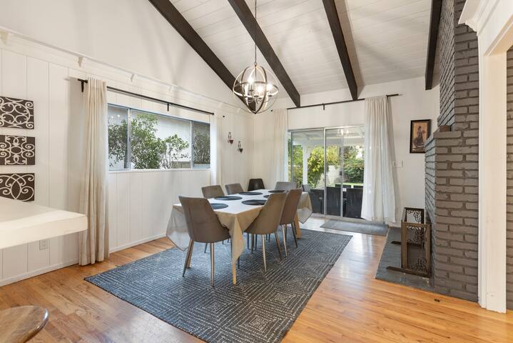 Blue Door Oasis 5 min from Universal and Hollywood gallery image 3