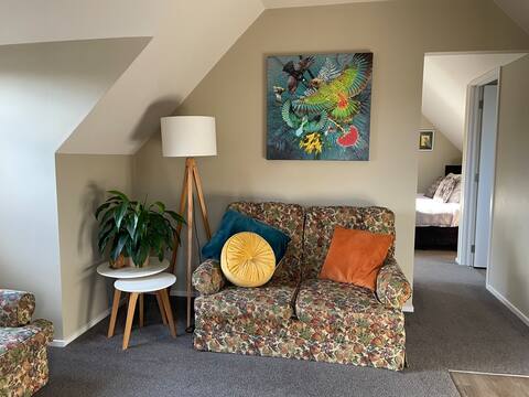 Garden View Apartment, private and sunny.