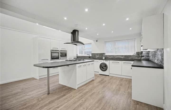 Unfurnished Large Open Planned House In Costessey - Norwich