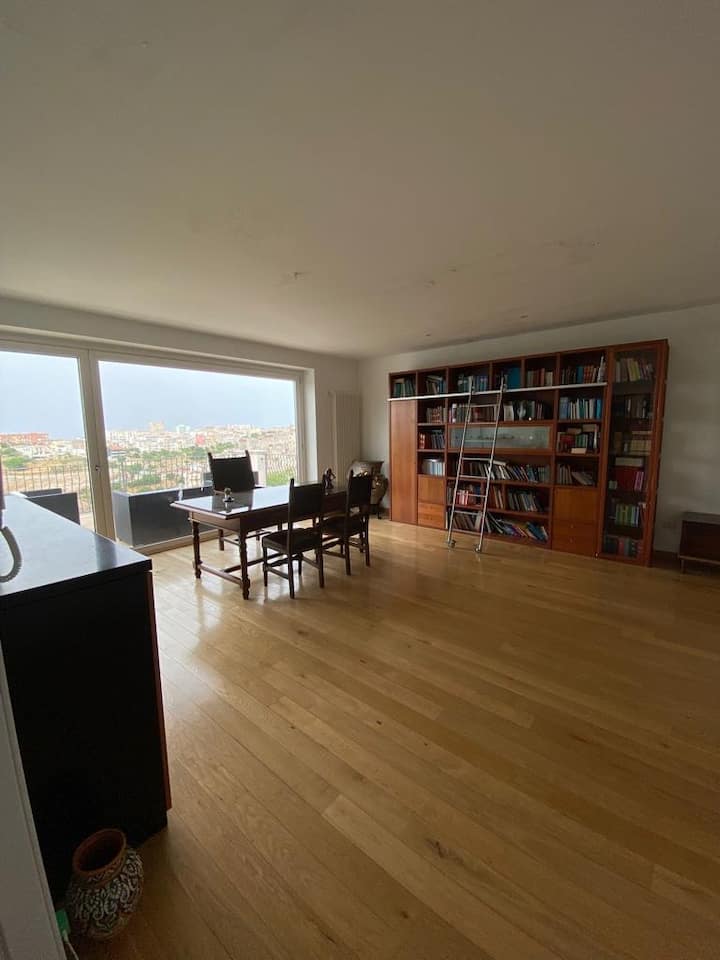 Charming villa with sea view and historic center
