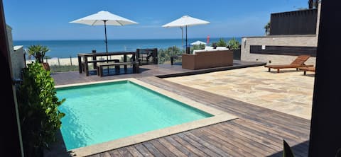 Sunset House - Beachfront with pool - Saquarema