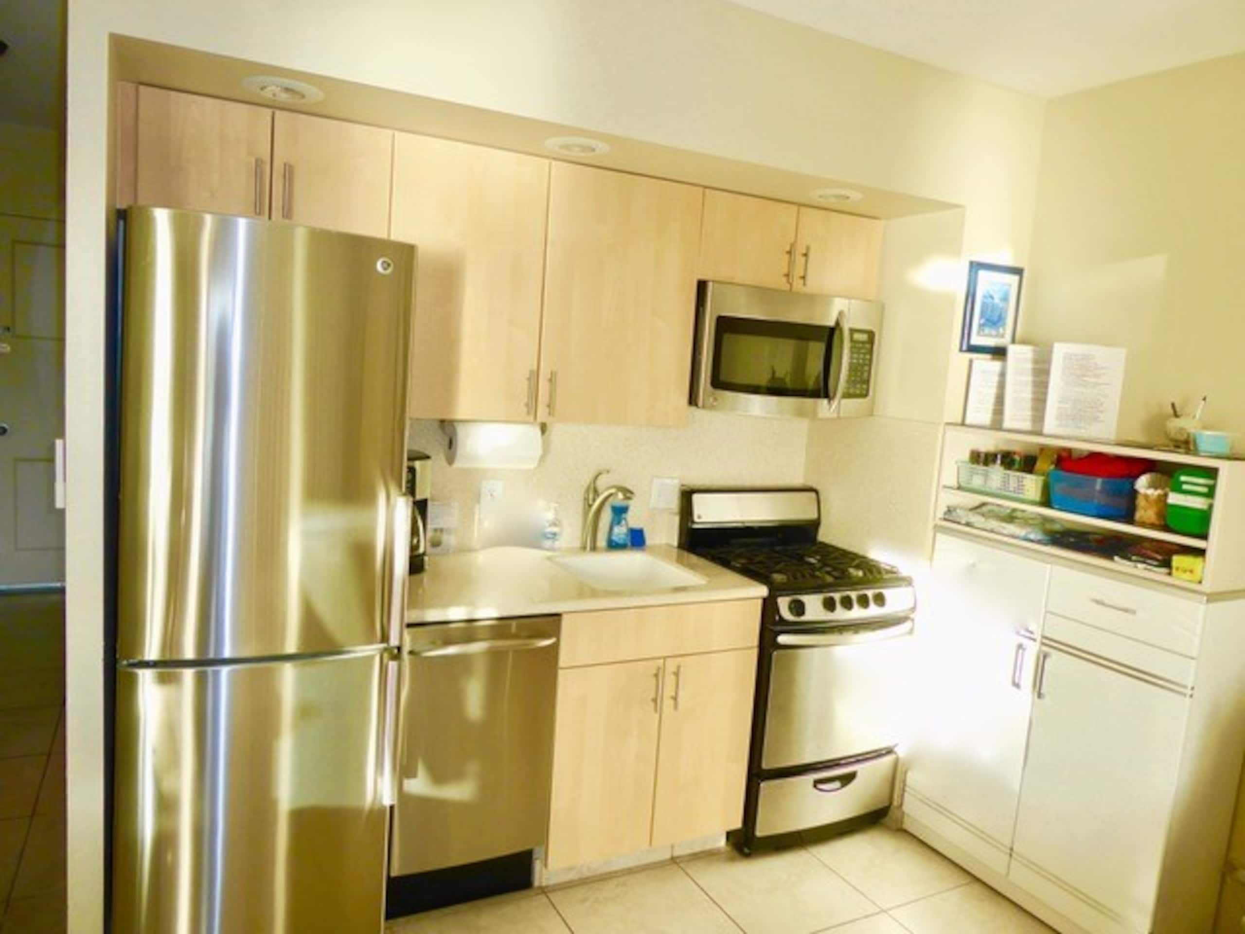 Condo in Honolulu · ★4.93 · Studio · 1 bed · No bathroom - Image 4