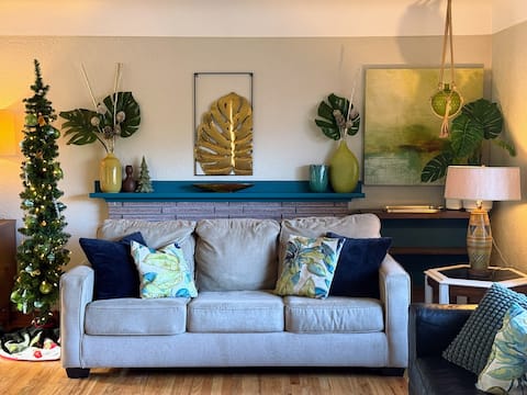 Top performing Airbnb: Mid-Century Modern Apartment at Horner Park in Shelbourne