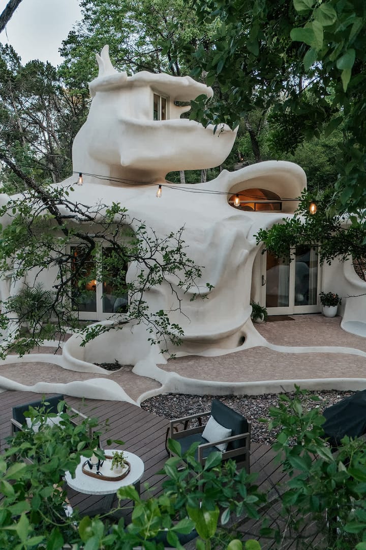 The Iconic Bloomhouse | Romantic Austin Escape - Houses for Rent
