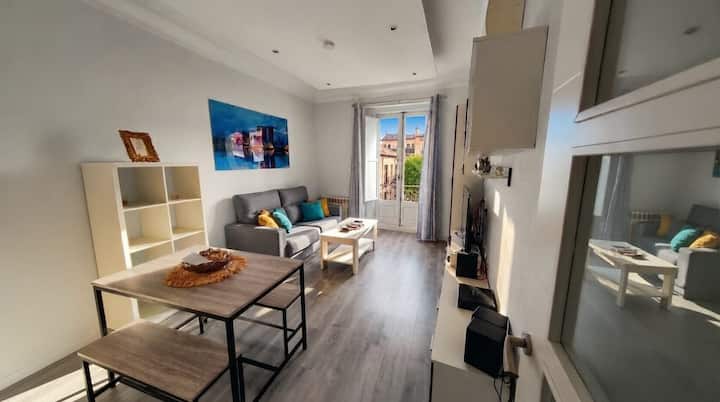 Awesome Apartment In Malasaña Next To Plaza España - Madrid