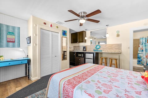 Successful Airbnb property: Coconut Palm*hotel style suite*only 5miles 2beach in West Lealman