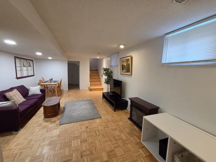 Cozy 2-bedroom Lower Apartment 静颐之家 - Toronto