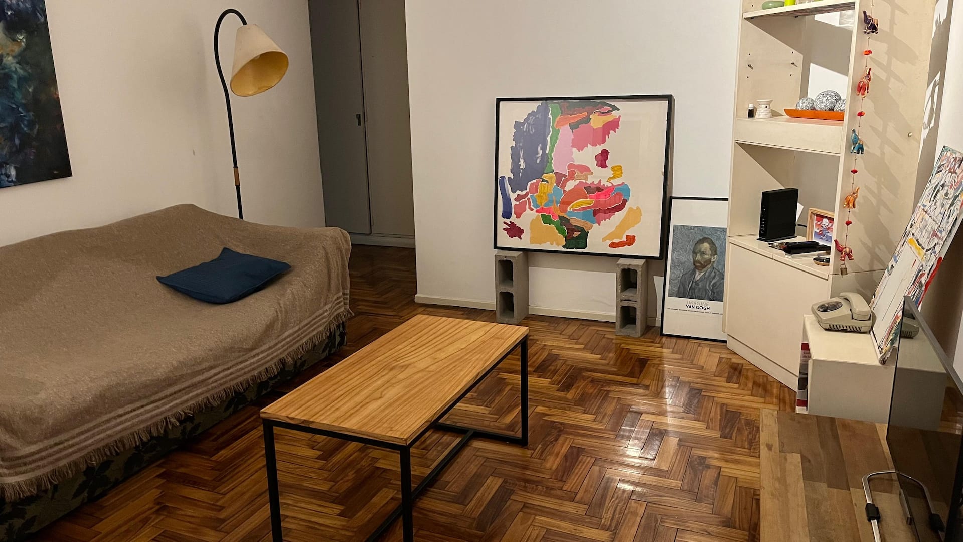Large and warm apartment. Strategic location