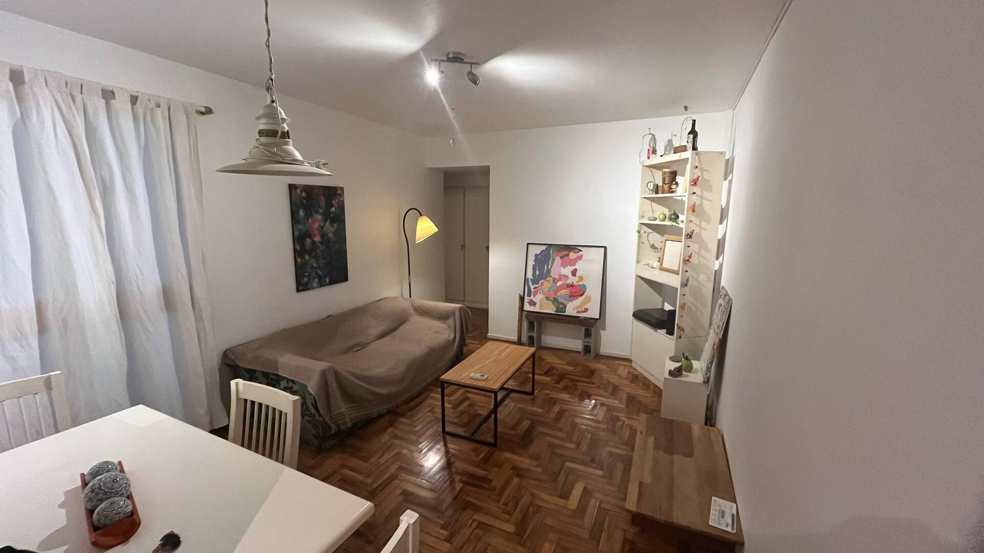 Large and warm apartment. Strategic location