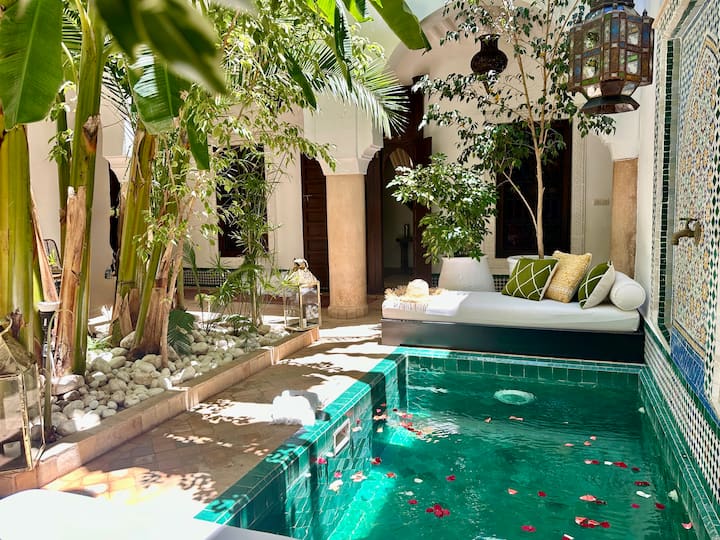 Super Central Medina Riad · Pool & Breakfast. - Houses for Rent in