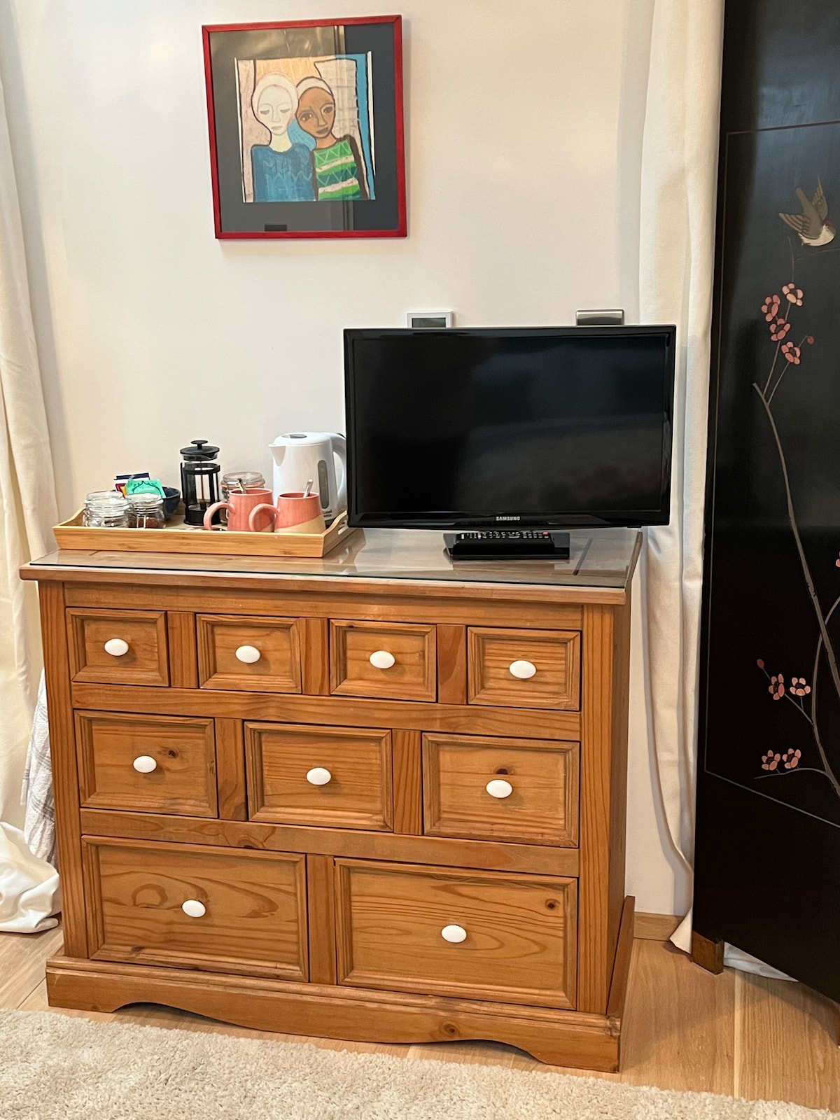 Successful Airbnb property: Stylish studio private entrance, parking, en-suite in Milton Keynes