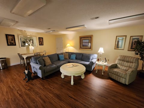 LA Getaway 203 -Downtown Whiteville