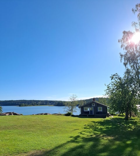 Log cabin with beautiful views of Färjsundet