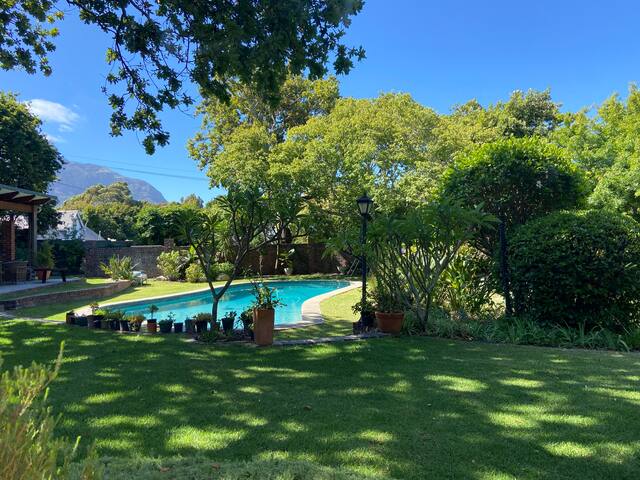 Poolside paradise in Cape Town Southern Subs gallery image 2