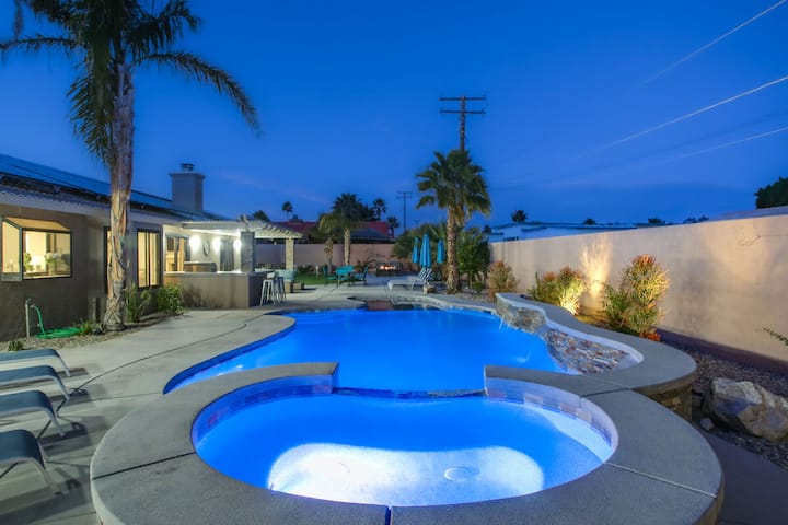 5br Dog Friendly | Private Pool | Fireplace - Palm Springs, CA