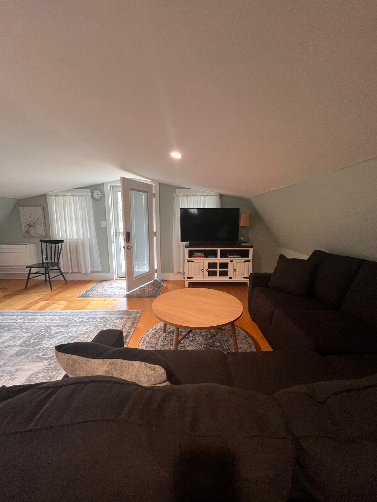 Top Airbnb: The Nest:Charming Tree Streets Studio w/King Bed in Johnson City