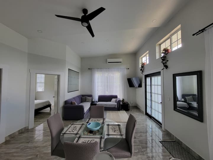 Charming Tropical Getaway With Pool, Sleeps 4 - Belmopán