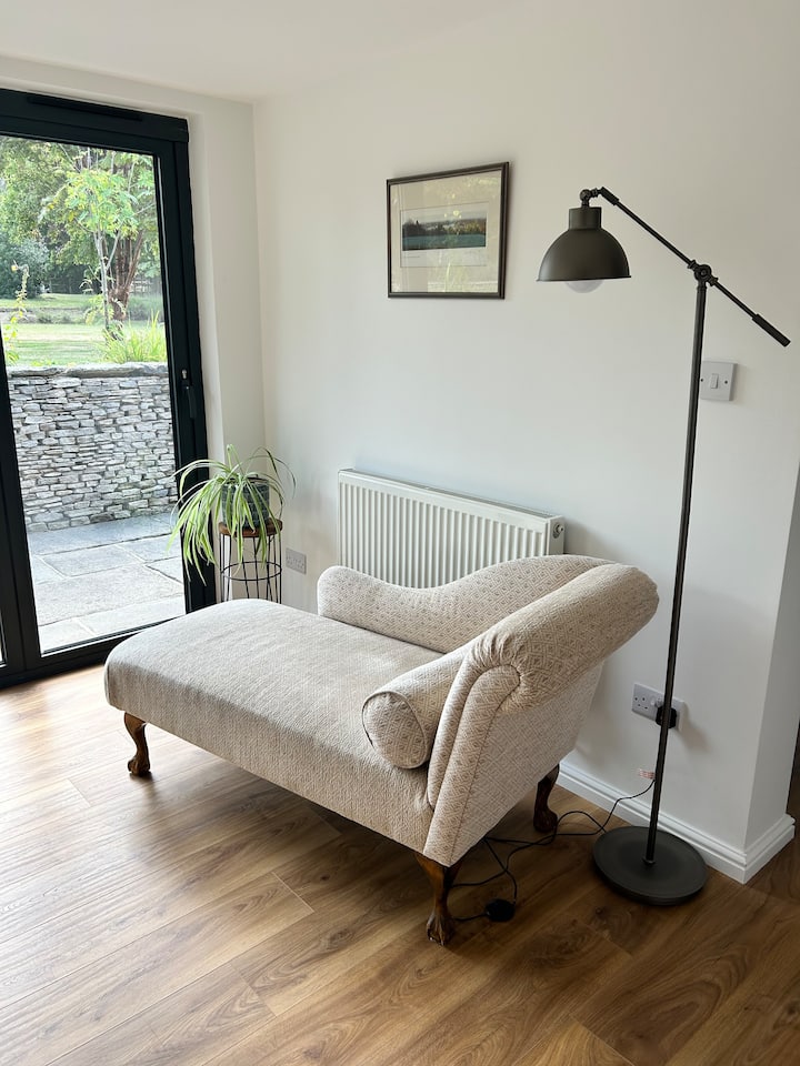 Wisteria Studio: Rural Retreat With Private Patio - Farnham
