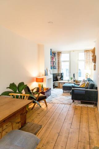 ONE OF A KIND 2STORY DUTCH TOWN HOUSE WITH PATIO gallery image 4