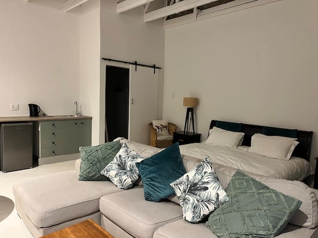 Morningside Sanctuary Pizza Oven Poolside Paradise gallery image 5