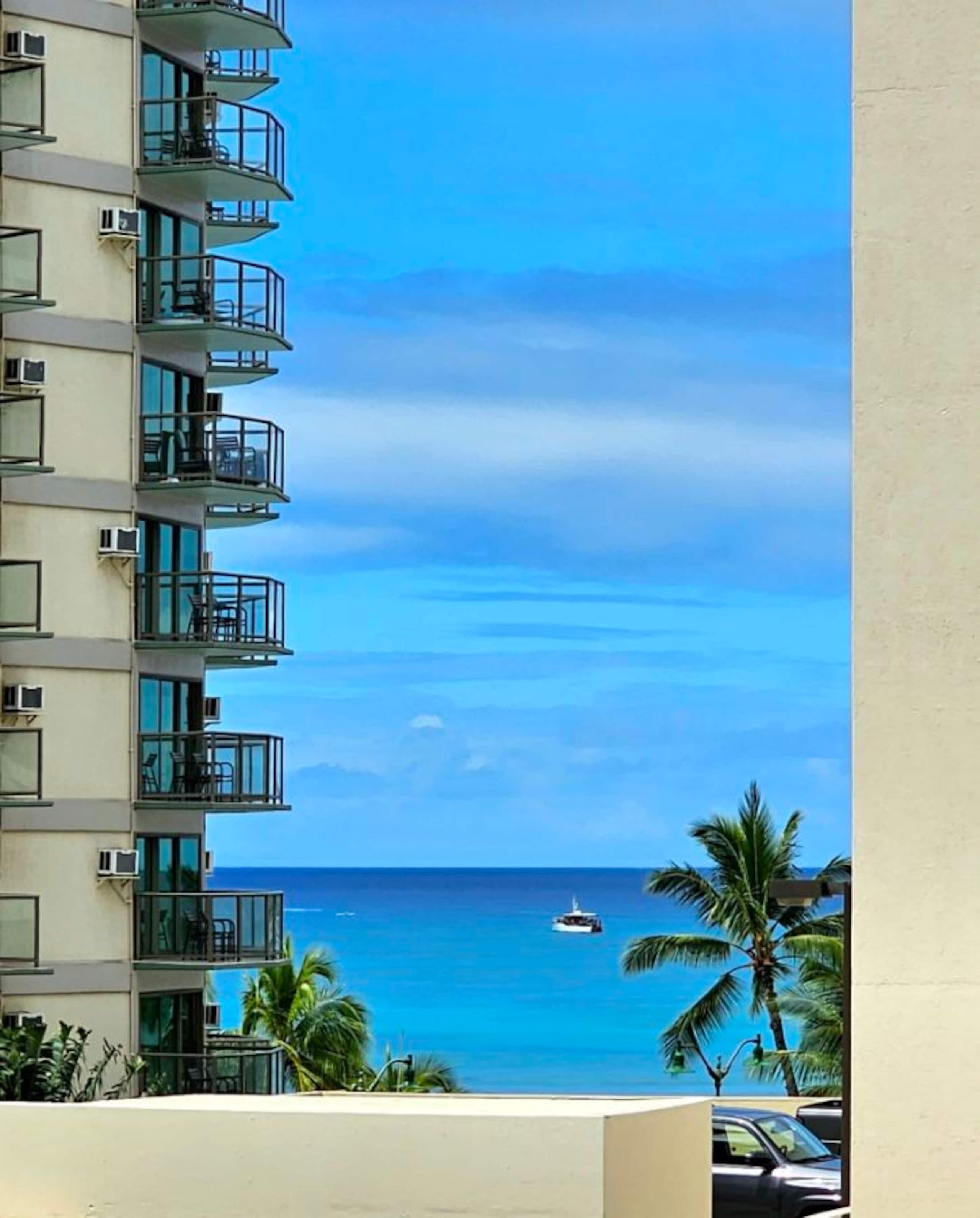 Condo in Honolulu · ★4.86 · 1 bedroom · 1 bed · 1 private bath - Image 24
