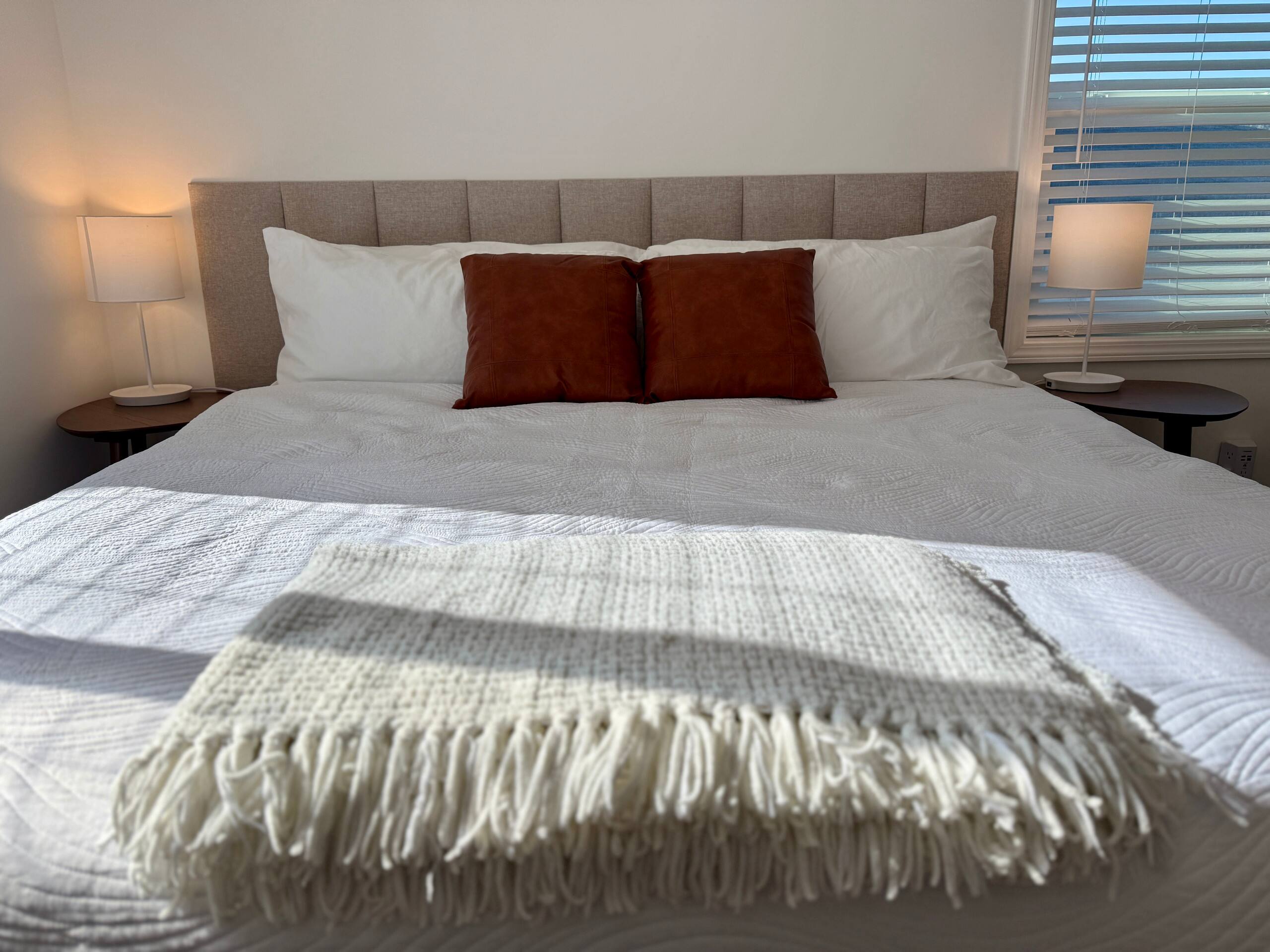 Home in South San Francisco · ★4.92 · 2 bedrooms · 2 beds · 1 private bath - Image 12