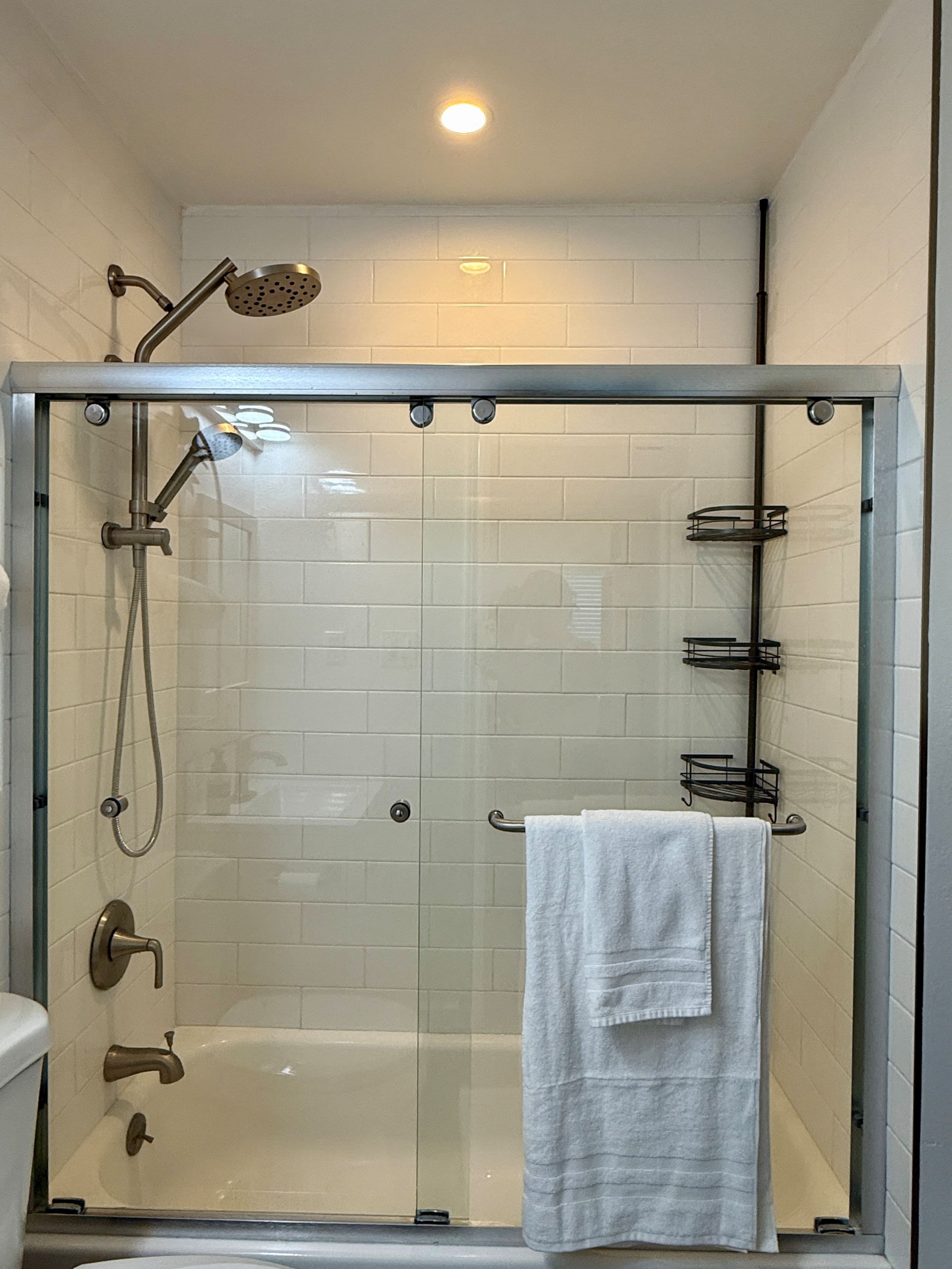 Home in South San Francisco · ★4.92 · 2 bedrooms · 2 beds · 1 private bath - Image 19