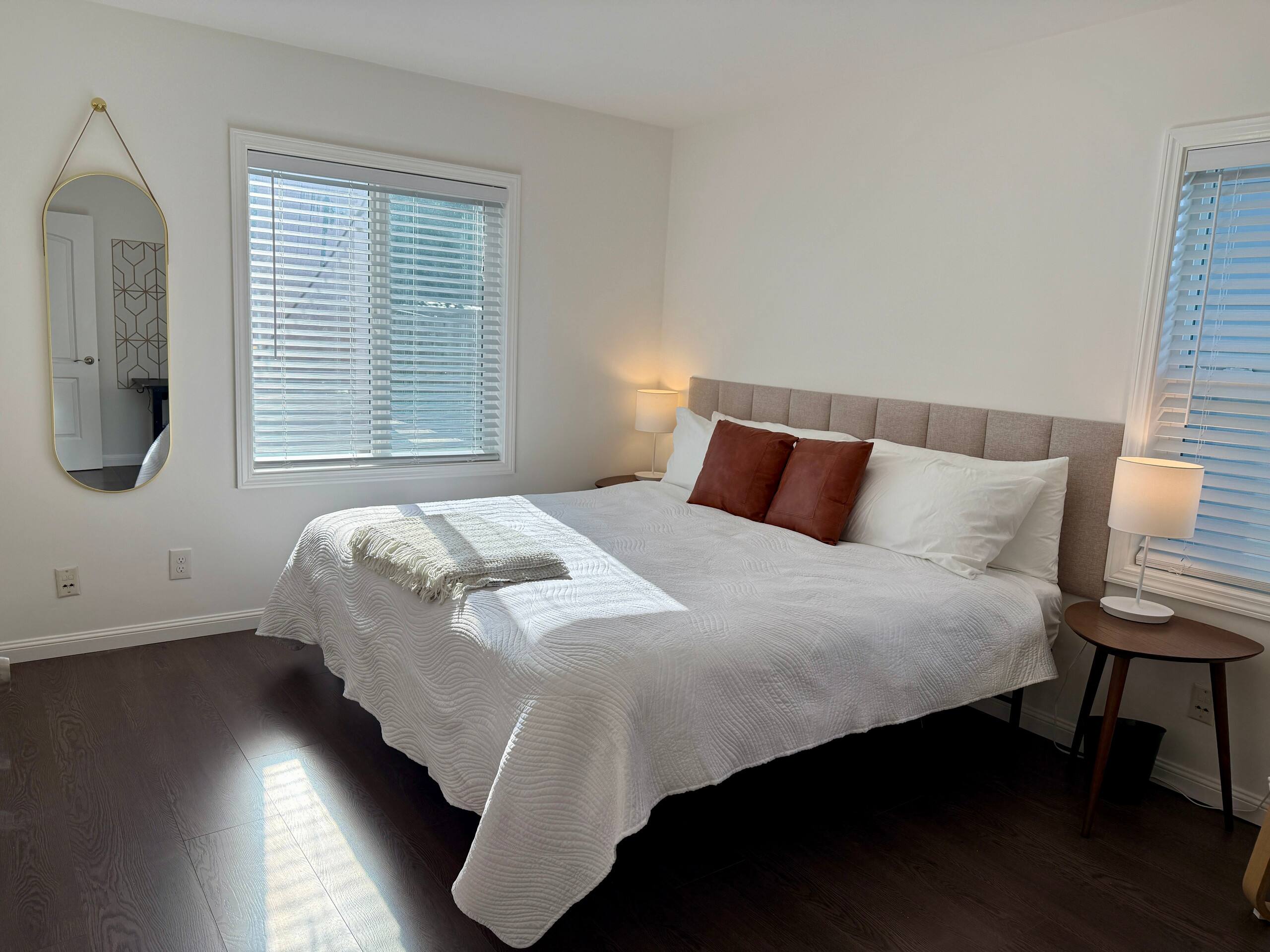 Home in South San Francisco · ★4.92 · 2 bedrooms · 2 beds · 1 private bath - Image 13